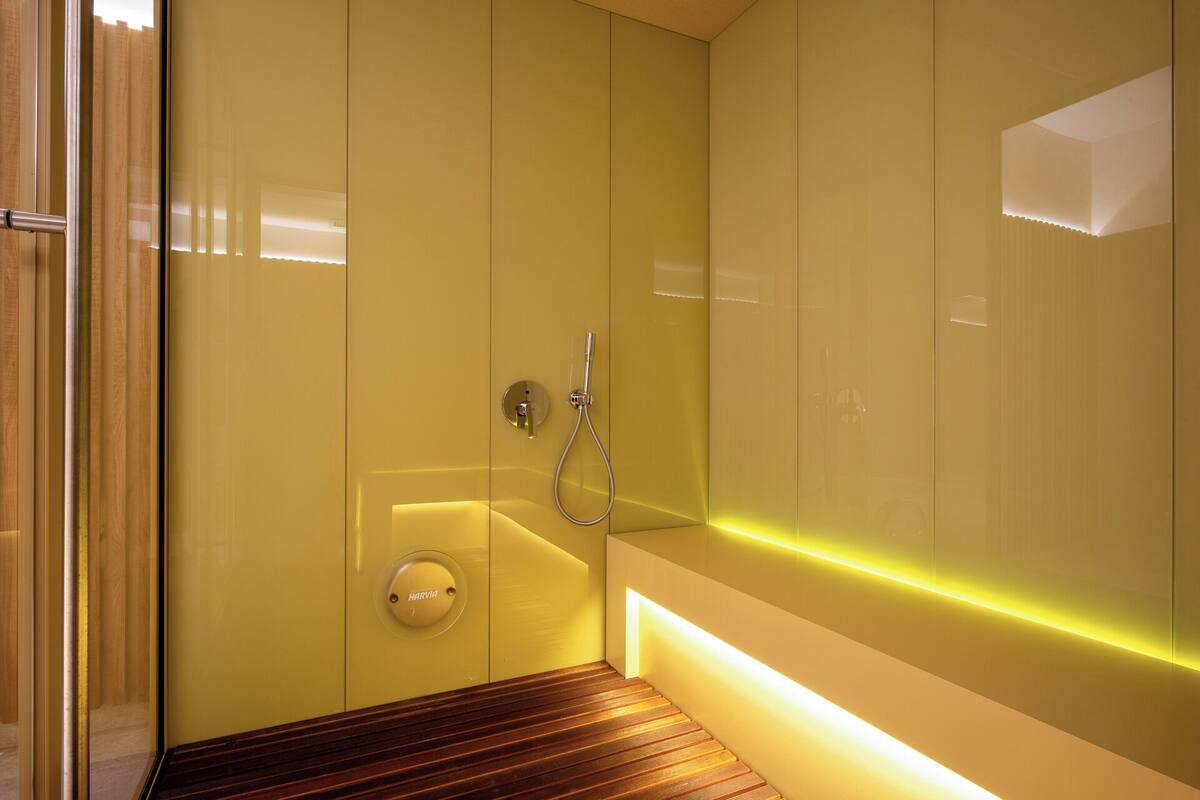 couples treatment room(s), sauna, hot stone massages, thai massages