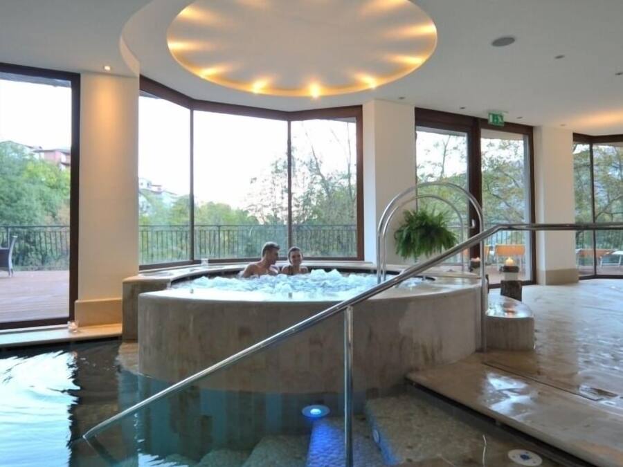 Bathtub spa indoor