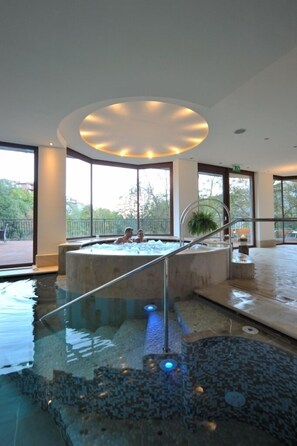 Indoor spa tub