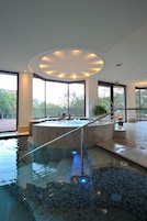 Indoor spa tub