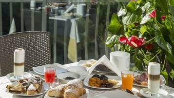 2 Restaurants, Frühstück, Mittagessen, Abendessen, lokale Küche