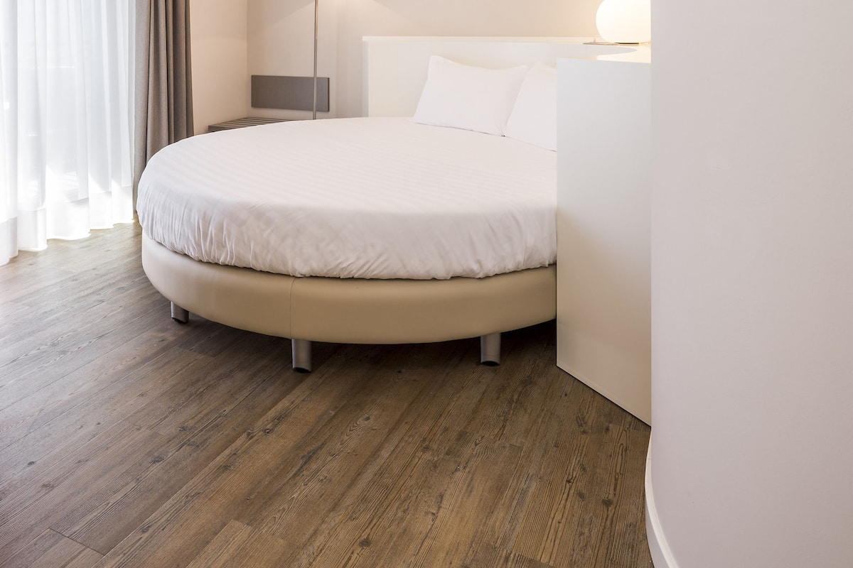 Design Double Room | Hypo-allergenic bedding, minibar, in-room safe, desk