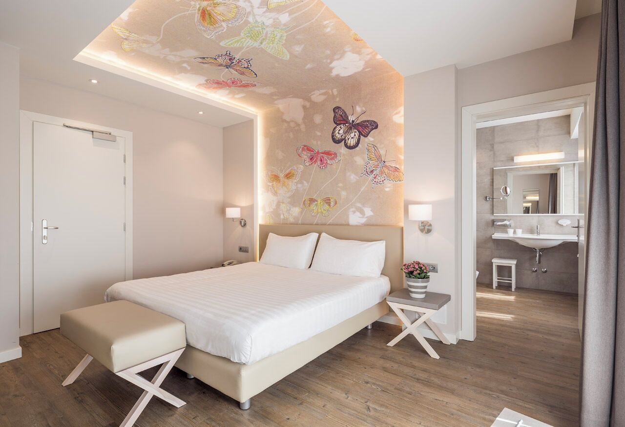 ห้องดีไซน์ดับเบิล | ผ้าปูที่นอน Frette จากอิตาลี, เครื่องนอนระดับพรีเมียม, ผ้านวมขนเป็ด