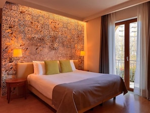 Superior Triple Room, Balcony, Mountain View | Cadar Frette Itali, peralatan tempat tidur premium, gebar bulu kapas 