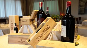 2 restaurants servant le petit déjeuner, spécialités Cuisine locale