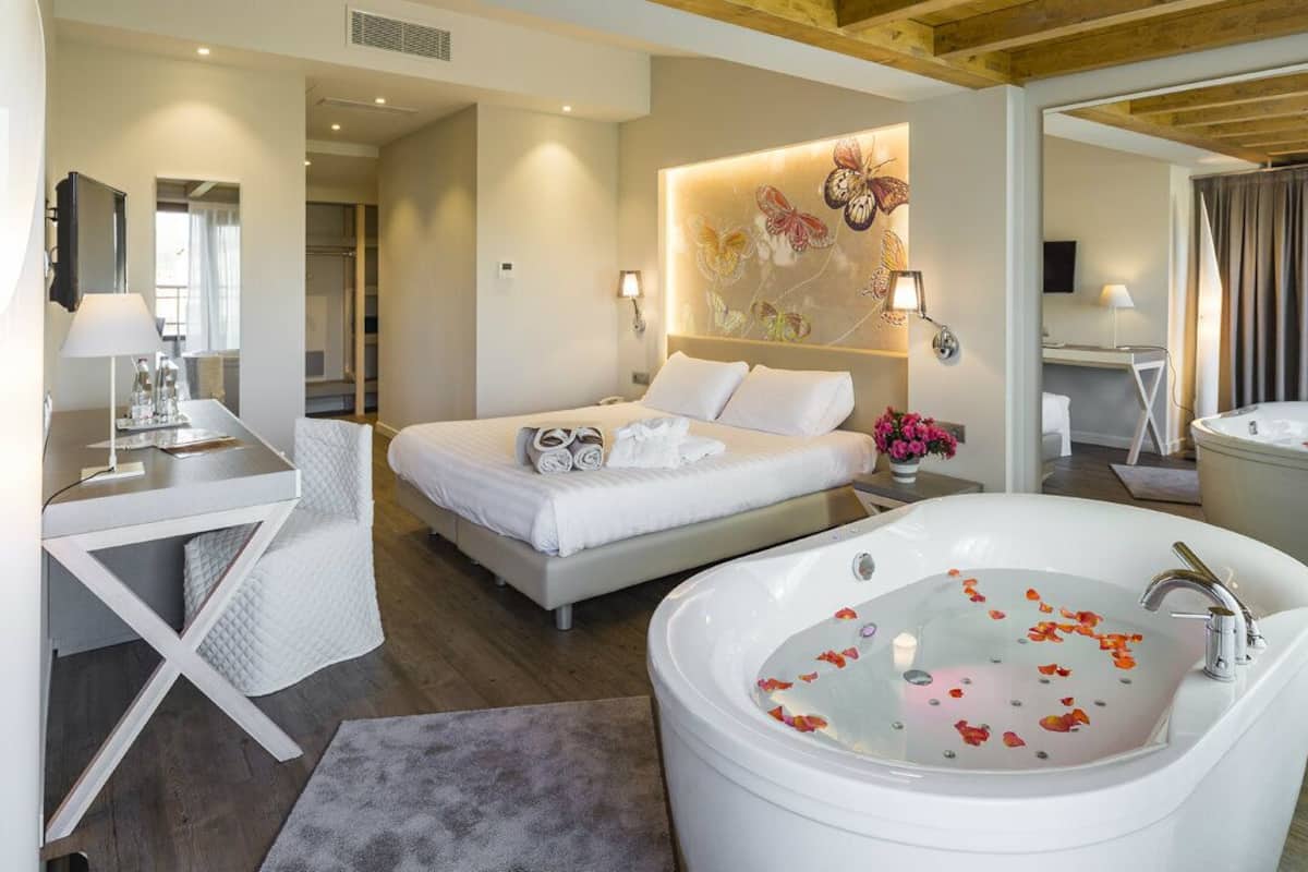 Panoramic Double Room, Jetted Tub, Mountain View