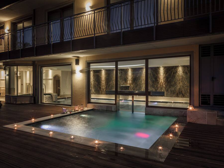 Behandelingskamers voor koppels, een sauna, een bubbelbad, een stoombad
