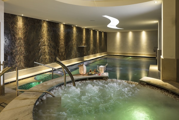 Bồn tắm spa ngoài trời