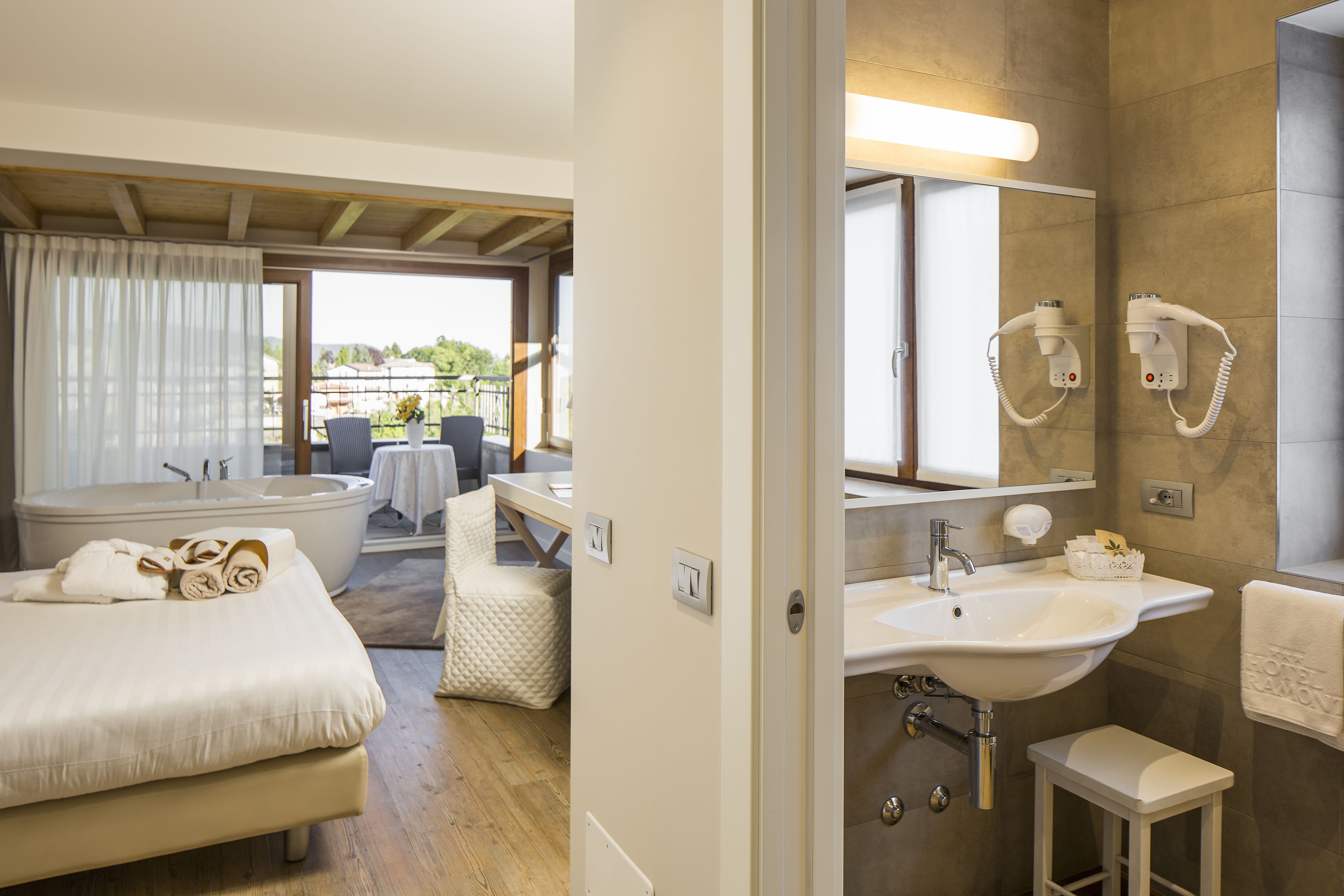 panoramic double room, jetted tub, mountain view | 1 bedroom, hypo-allergenic bedding, minibar, in-room safe