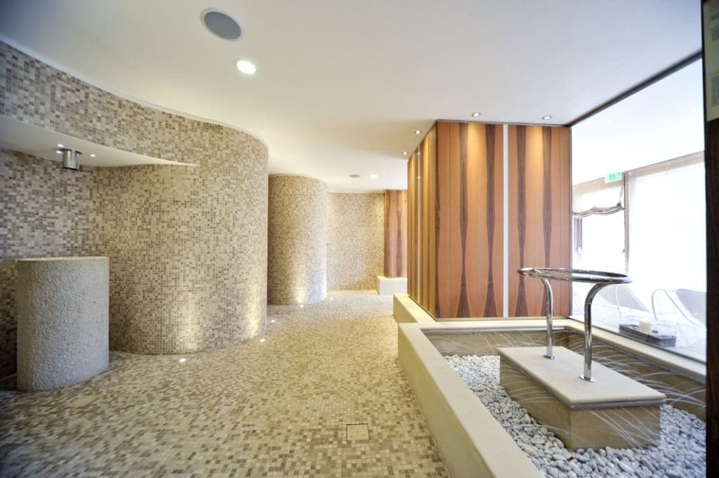 couples treatment room(s), sauna, hot tub, steam room