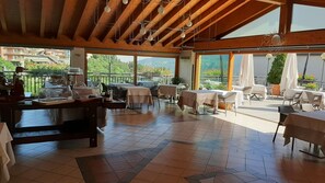 2 restaurants, breakfast, lunch, dinner served; local cuisine 