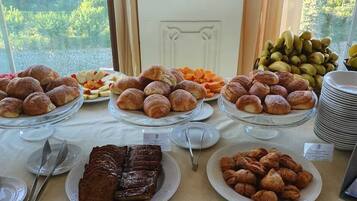 Daily breakfast for a fee