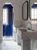 Secador de pelo, bidet, toallas, jabĂłn