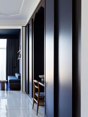 Junior-sviitti | Minibaari, tallelokero huoneessa, työpöytä, äänieristys