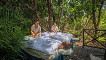 Salas de tratamiento para parejas, sauna y tina de hidromasaje
