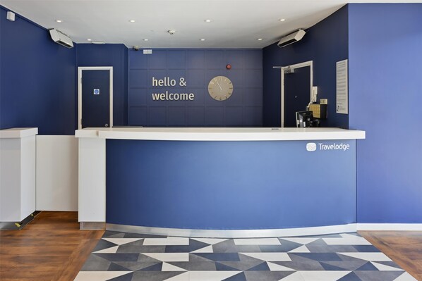 Reception - Travelodge Leeds Vicar Lane (Leeds)