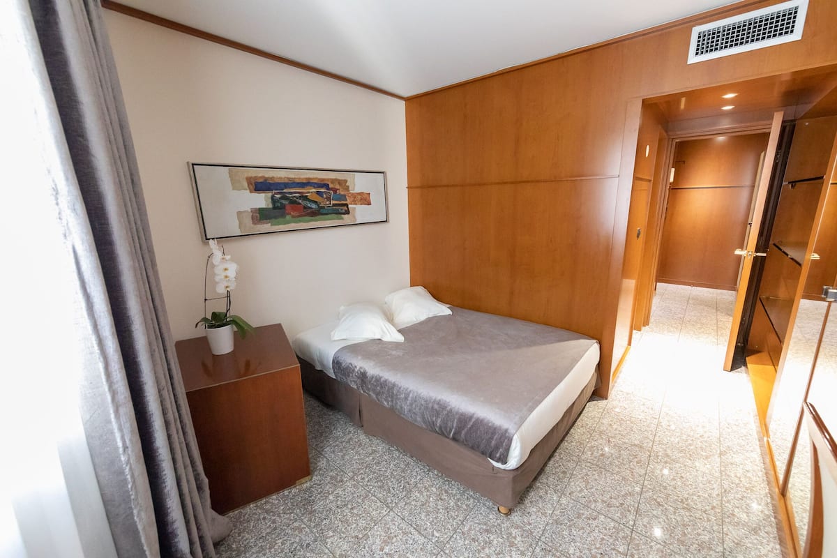 Luxe beddengoed, Select Comfort-bedden, een kluis op de kamer