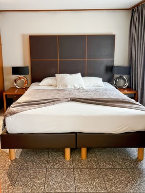 Appartement 2 Pièces 50m² 4 personnes Max | Seprai premium, tempat tidur Select Comfort, brankas, dan kedap suara