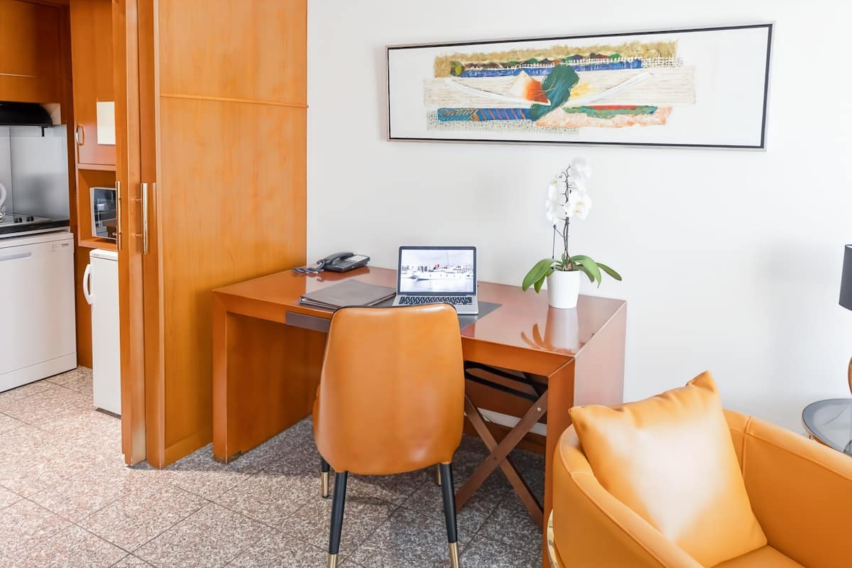 Premium bedding, Select Comfort beds, in-room safe, soundproofing