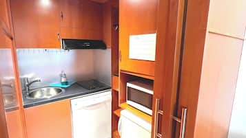 APPARTEMENT 2 CHAMBRES 6 PERSONNES | Cucina privata | Frigorifero, microonde, piano cottura, lavastoviglie