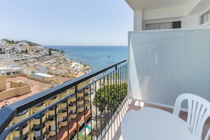 Double Room, 1 Queen Bed | Terrace/patio
