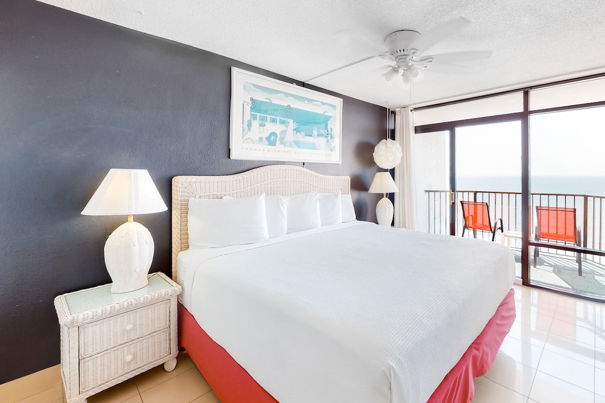 Kondominium, 3 kamar tidur (Oceanfront) | 2 kamar tidur, brankas, dan didekorasi berbeda-beda