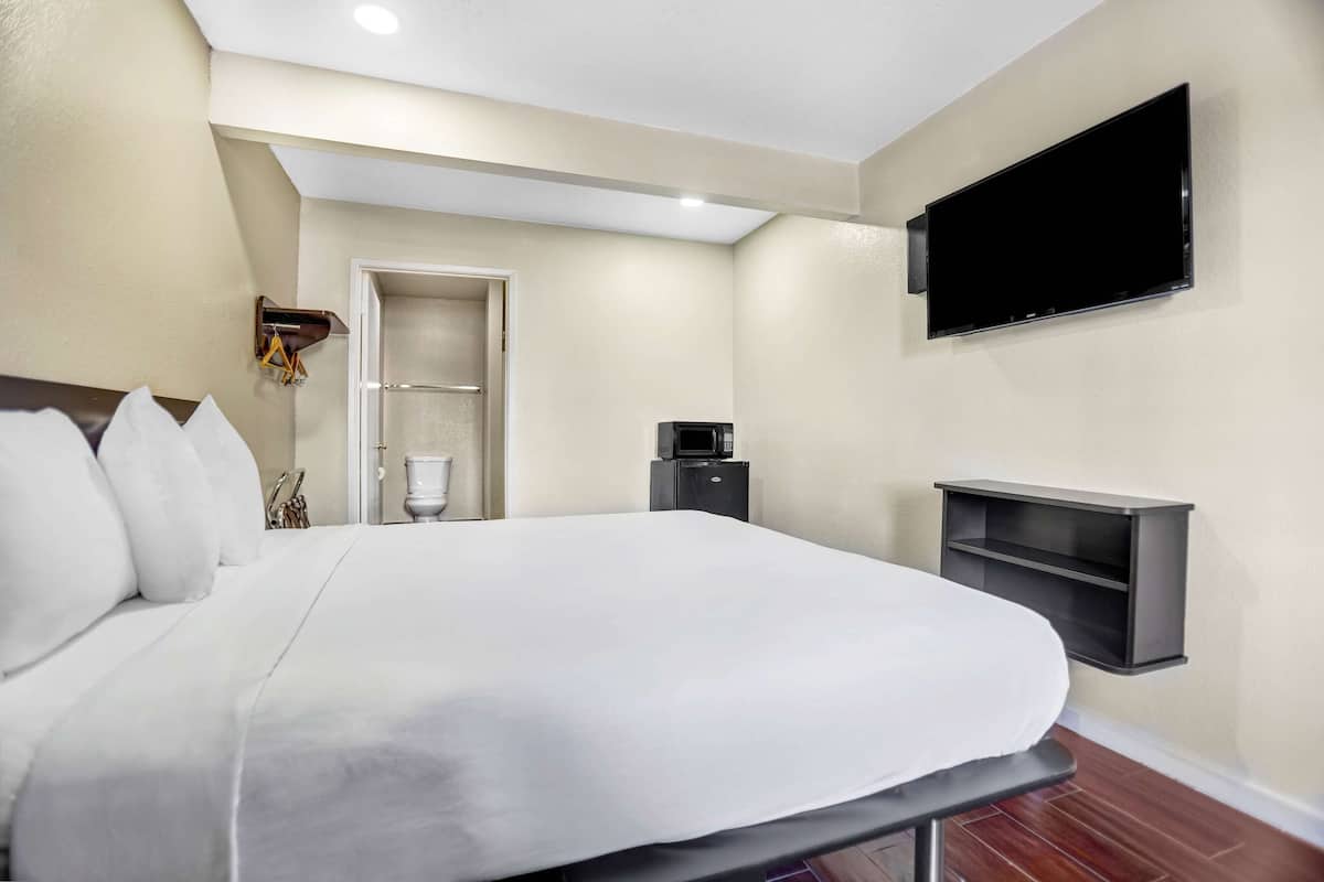 Kjøleskap og mikrobølgeovn