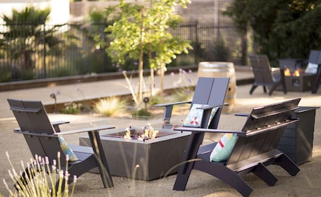 BBQ/picnic area. The Sandman Santa Rosa Sonoma, an Ascend Collection Hotel