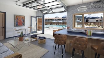 Bar junto a la alberca