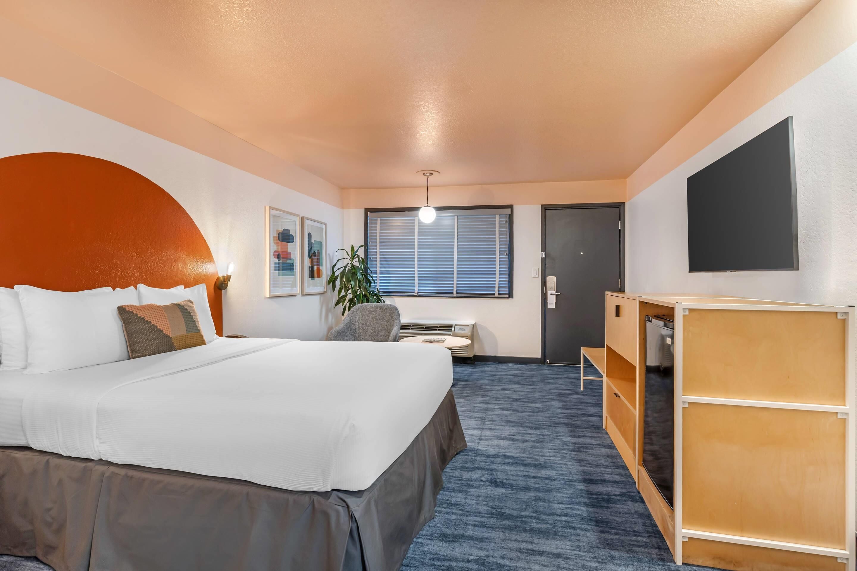 標準客房, 1 張加大雙人床, 非吸煙房 | 客房內保險箱、書桌、筆電工作空間、熨斗/熨衣板