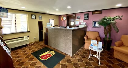 Super 8 by Wyndham Shawnee