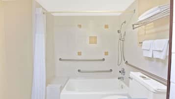 Bañera y ducha independientes, secador de pelo, toallas