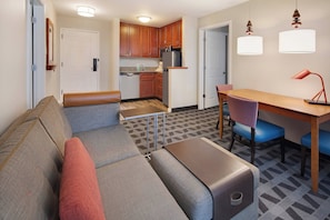 32-inch Smart TV with cable channels, TV, Netflix - TownePlace Suites by Marriott Bentonville Rogers (Bentonville)