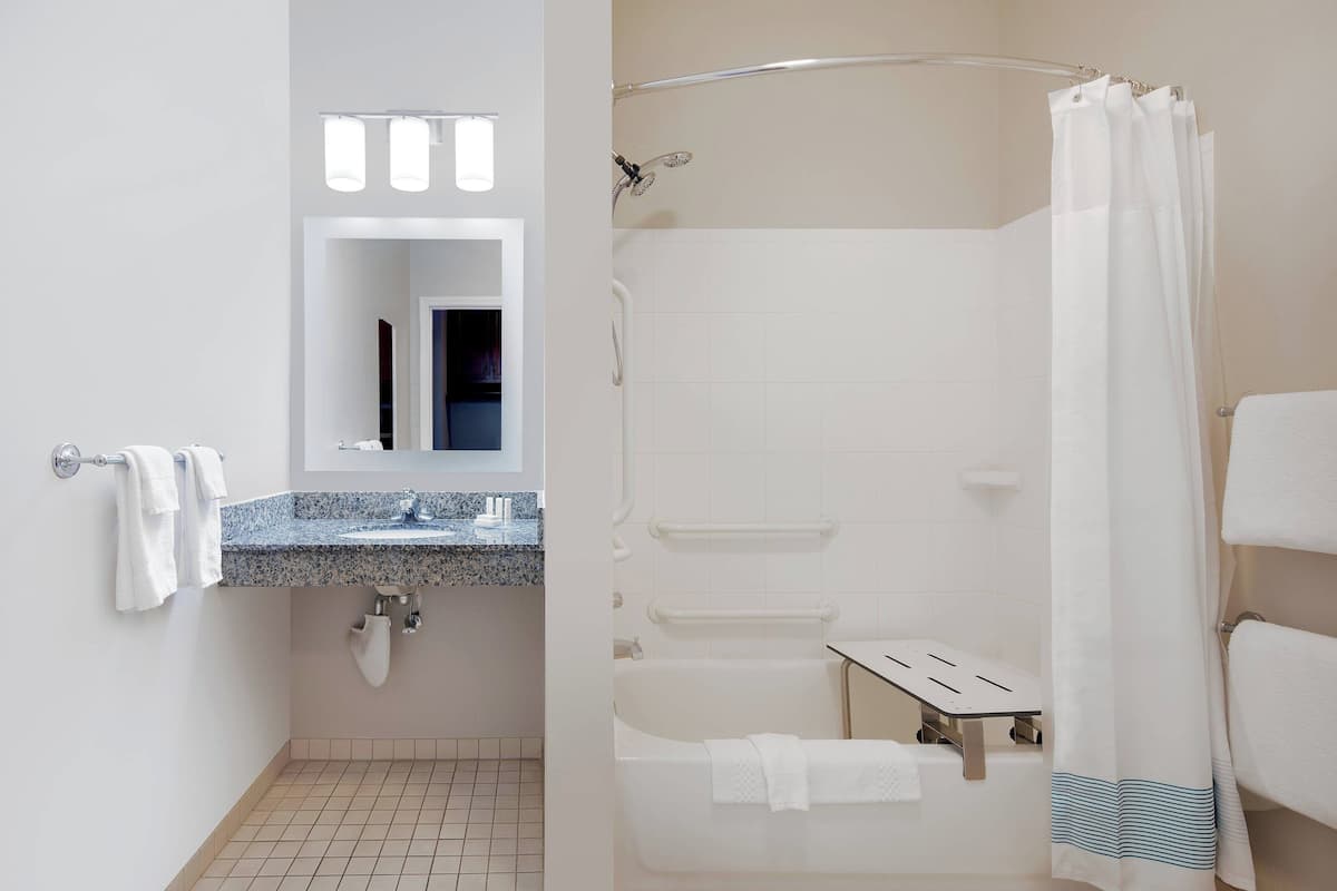 studio, 2 queen beds (mobility/hearing accessible, tub) | bathroom | combined shower/bathtub, free toiletries, hair dryer, towels