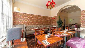 2 restaurants servant le petit déjeuner