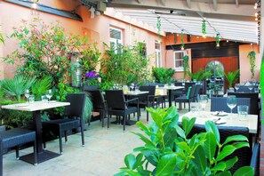 Terrace/patio - Castle Hotel (Dublin)
