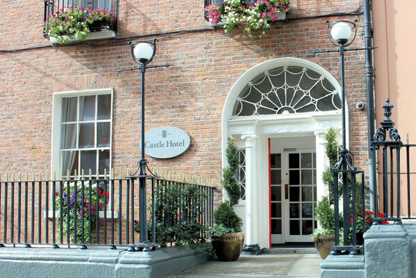 Exterior - Castle Hotel (Dublin)