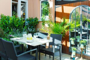 Terrace/patio - Castle Hotel (Dublin)