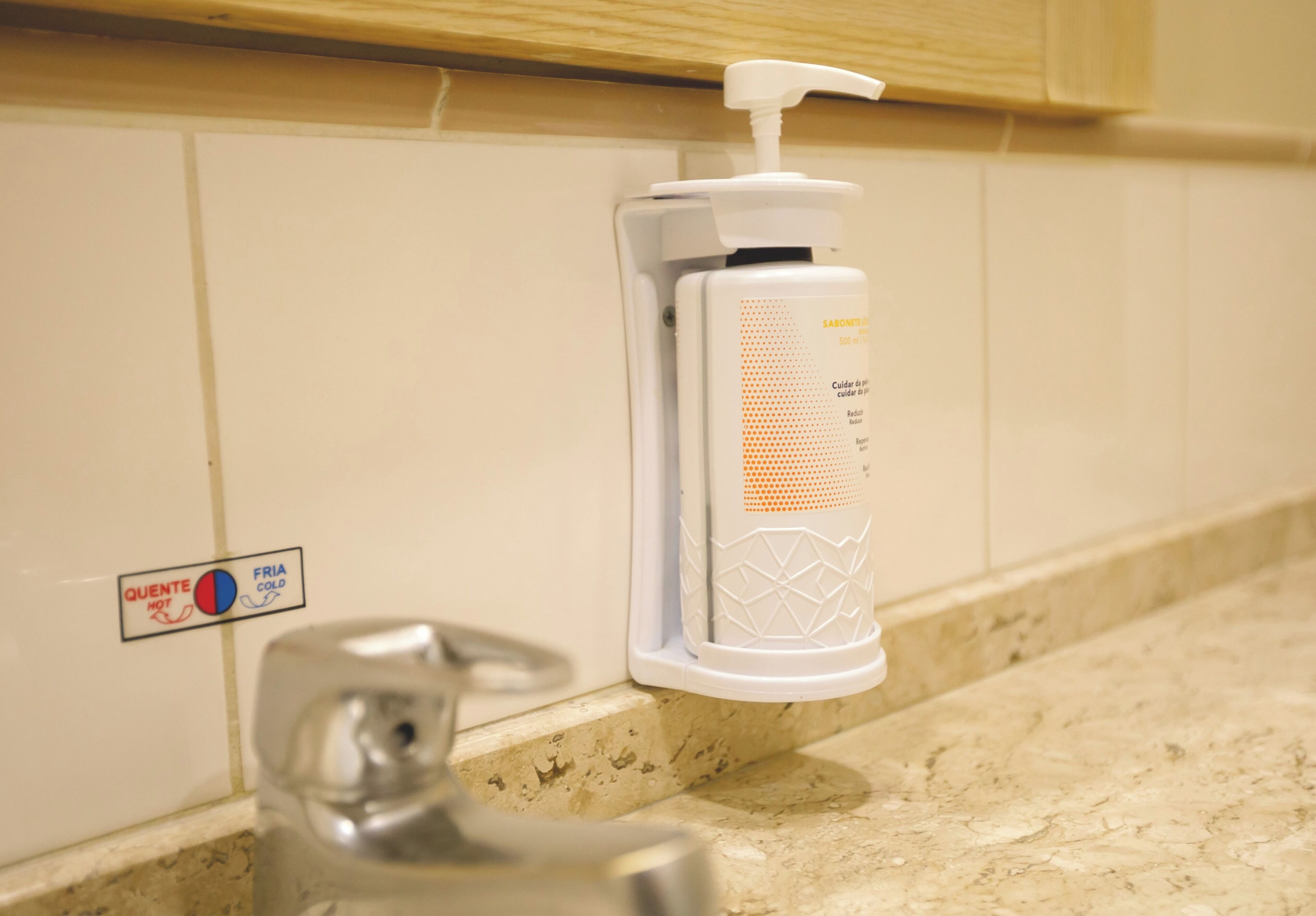 shower, rainfall showerhead, free toiletries, hair dryer