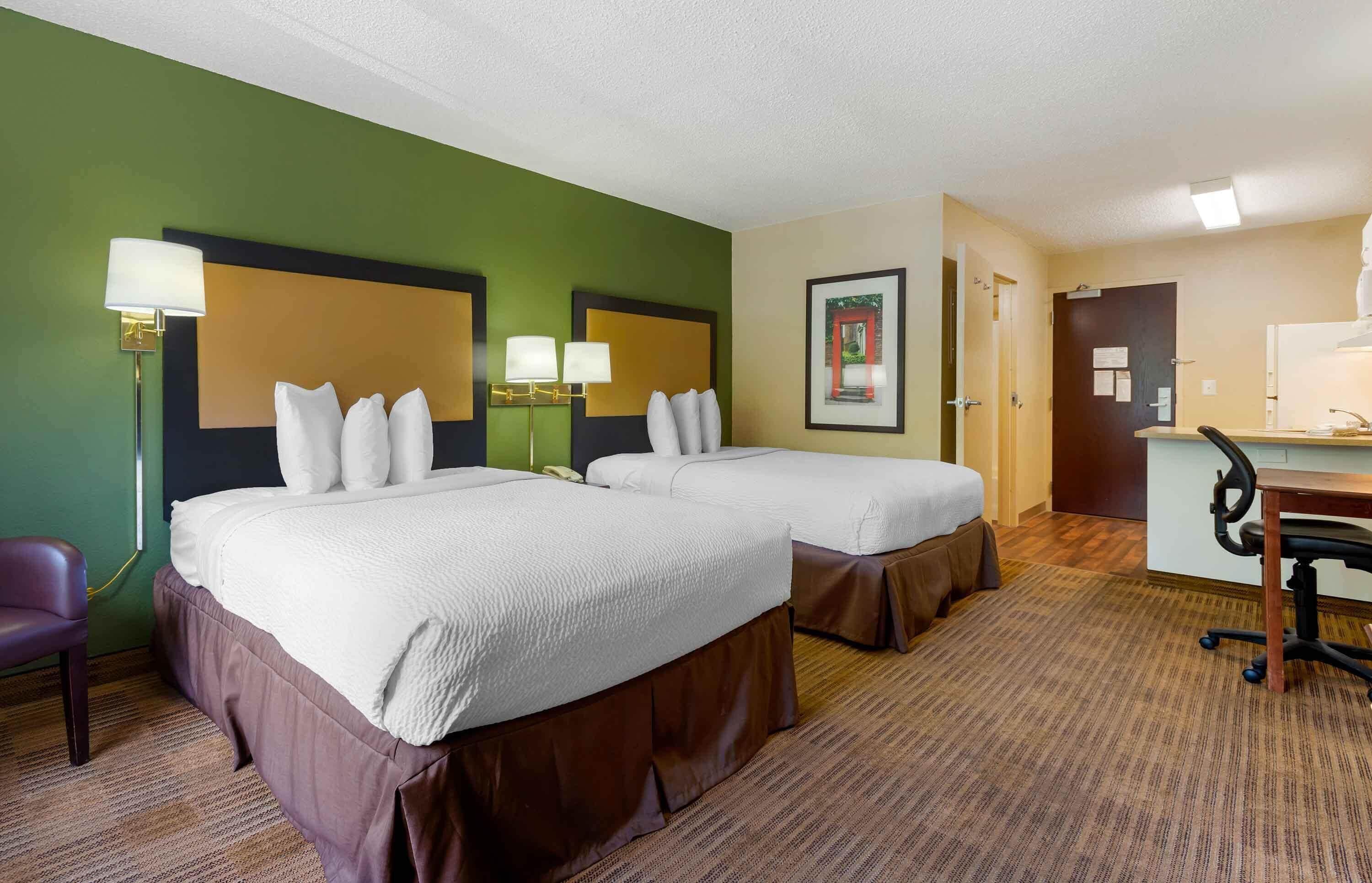 开间, 2 张双人床, 无烟房 | 办公桌、熨斗/熨衣板、免费 WiFi、床单