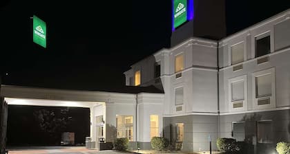 Wingate by Wyndham Dublin Near Claytor Lake State Park
