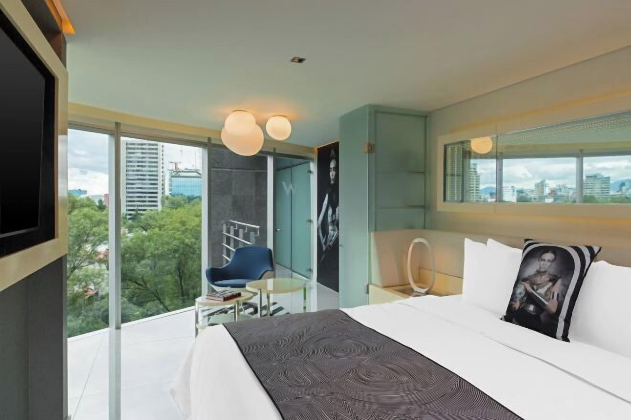 Premium bedding, pillow-top beds, minibar, in-room safe