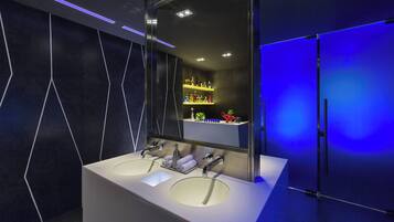Two large sinks with chrome faucets and a large mirror create a functional and stylish space.