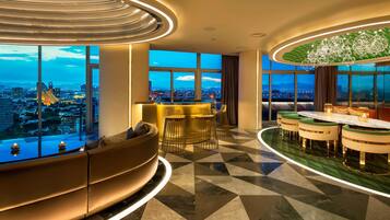 Penthouse, 1 cama King size, balcón, vista a la ciudad | Ropa de cama de alta calidad, camas con pillow-top y minibar