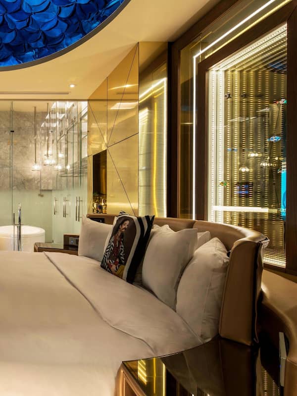 Penthouse, 1 King Bed, Balcony, City View | Premium bedding, pillowtop beds, minibar, in-room safe