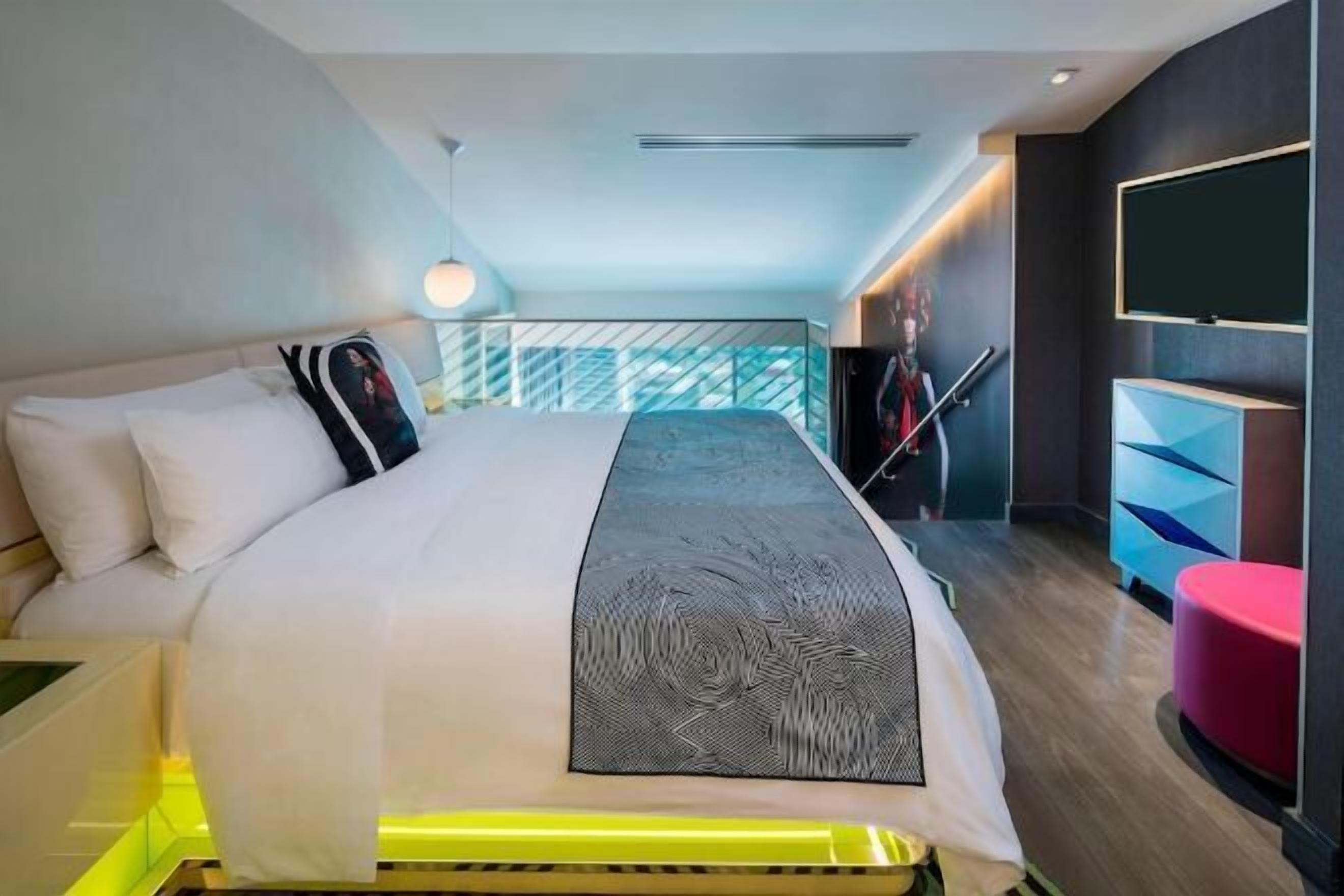 Premium bedding, pillow-top beds, minibar, in-room safe