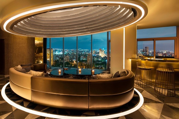 Penthouse, 1 King Bed, Balcony, City View | Living room | 30-inch TV with satellite channels