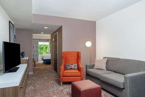King Room Jr. Suite | Living area | Flat-screen TV - Hilton Garden Inn Montgomery East (Montgomery)