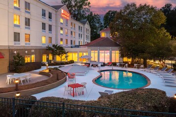 Outdoor pool, pool loungers