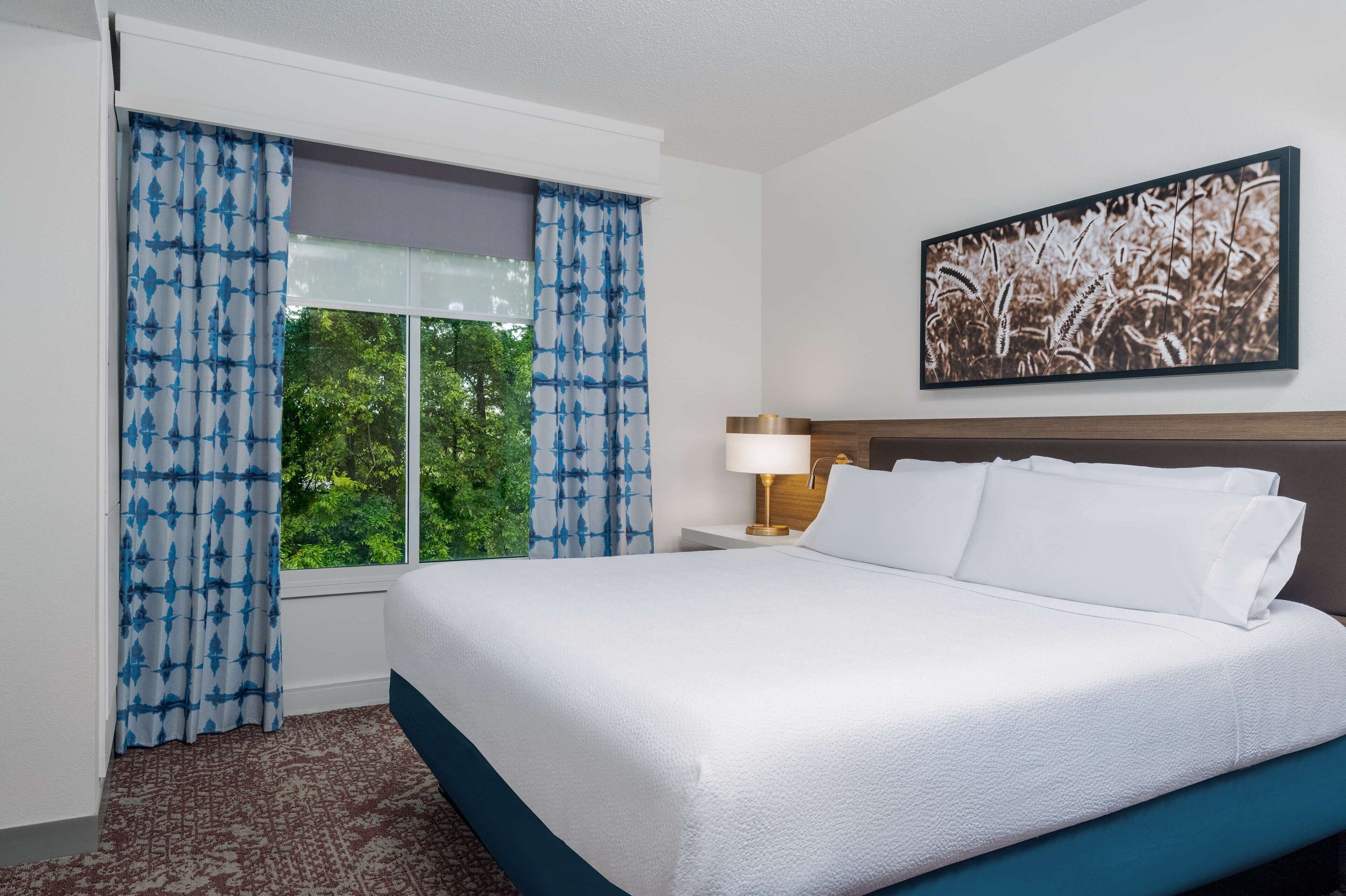 suite | desk, blackout curtains, iron/ironing board, free cots/infant beds